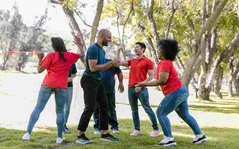 如何在通讯录中添加社交媒体链接